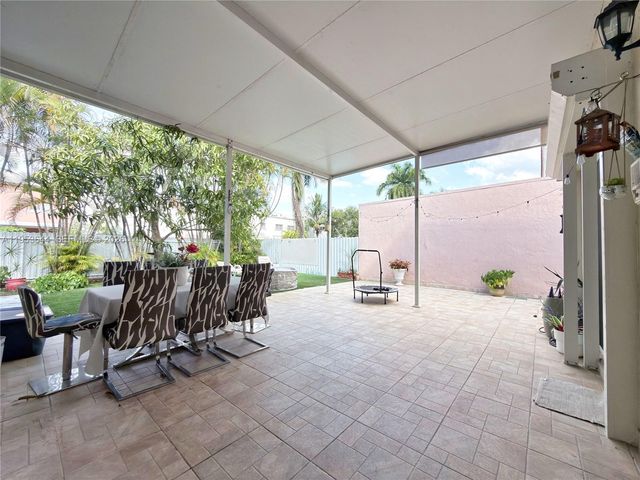 12415 NW 7th St, Miami, FL 33182