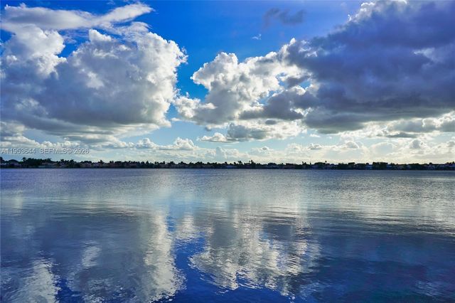 12415 NW 7th St, Miami, FL 33182