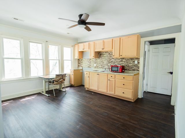 10224 S Princeton Avenue, Chicago, IL 60628