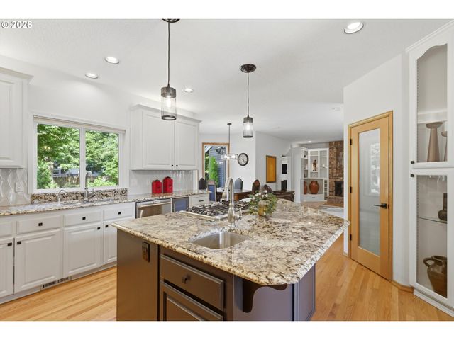 847 Ne ROGAHN St, Hillsboro, OR 97124