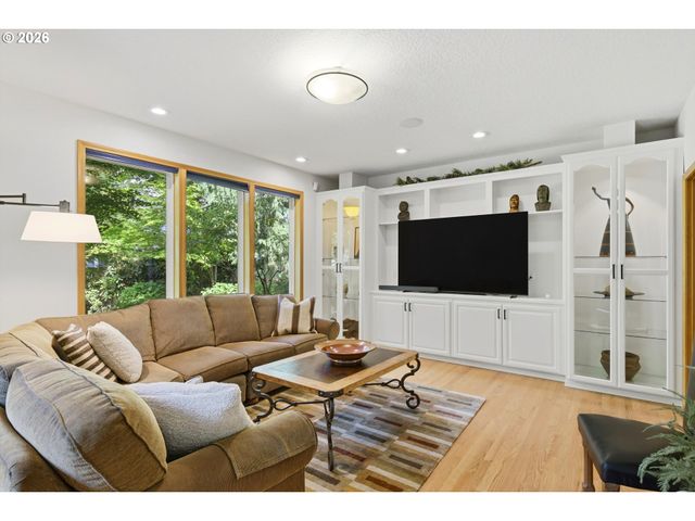 847 Ne ROGAHN St, Hillsboro, OR 97124