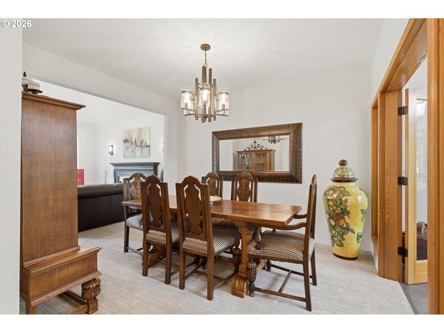 847 Ne ROGAHN St, Hillsboro, OR 97124