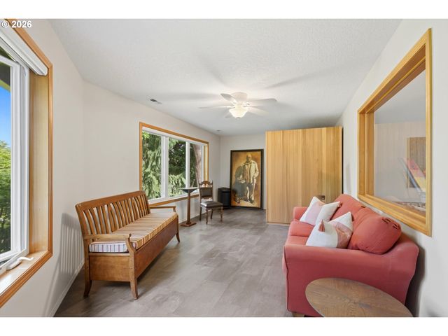 847 Ne ROGAHN St, Hillsboro, OR 97124