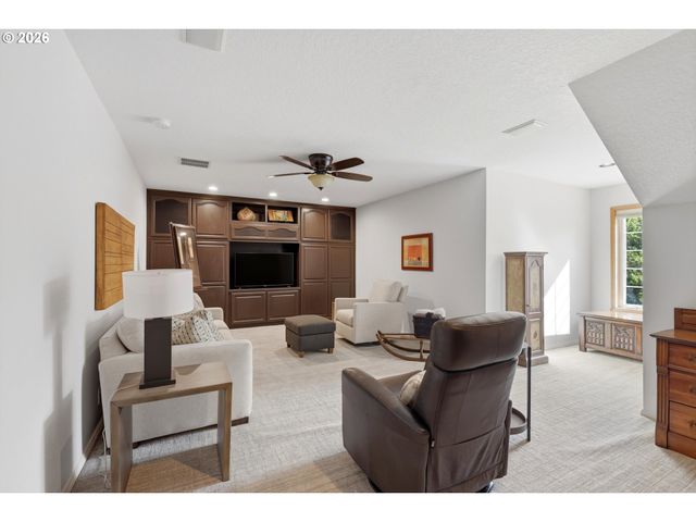 847 Ne ROGAHN St, Hillsboro, OR 97124