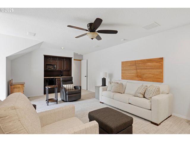 847 Ne ROGAHN St, Hillsboro, OR 97124