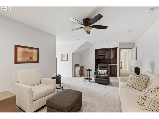 847 Ne ROGAHN St, Hillsboro, OR 97124