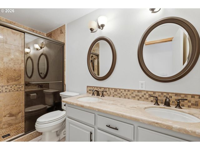 847 Ne ROGAHN St, Hillsboro, OR 97124