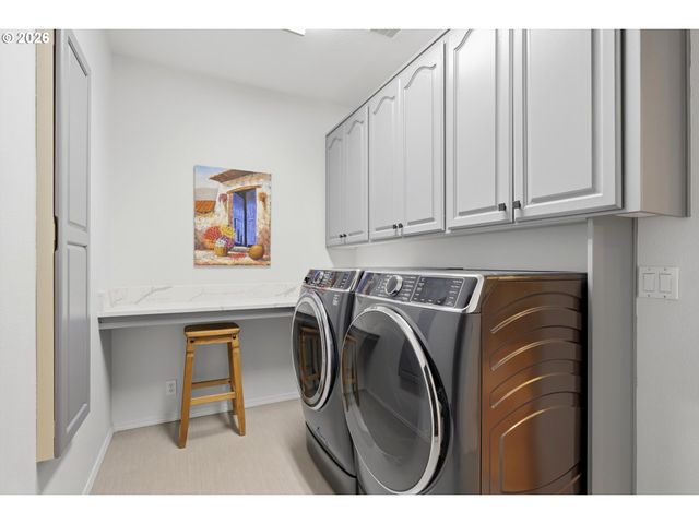 847 Ne ROGAHN St, Hillsboro, OR 97124
