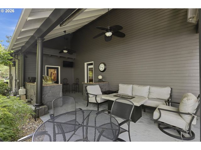 847 Ne ROGAHN St, Hillsboro, OR 97124