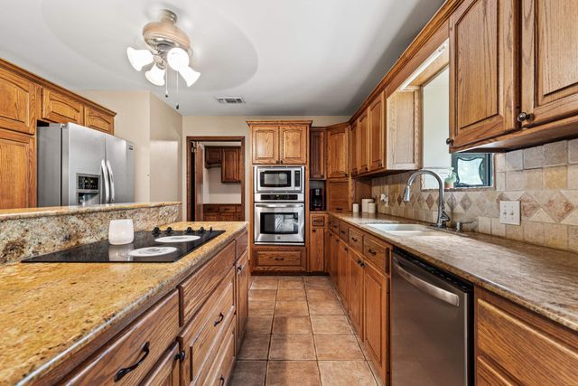 450 Reeves Lane, Jefferson, TX 75657