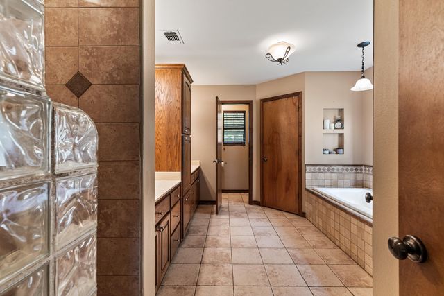 450 Reeves Lane, Jefferson, TX 75657