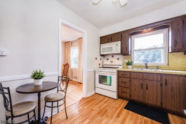 59 Hooyman Dr, Clifton City, NJ 07013