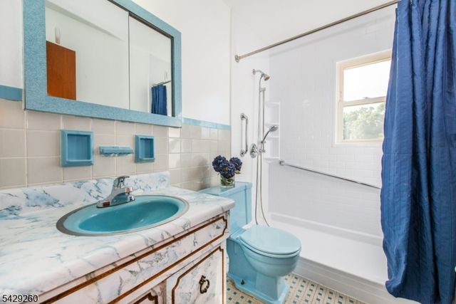 59 Hooyman Dr, Clifton City, NJ 07013
