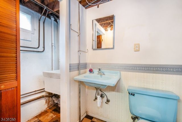 59 Hooyman Dr, Clifton City, NJ 07013