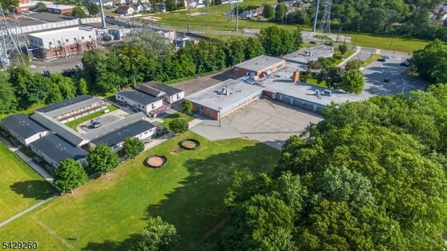 59 Hooyman Dr, Clifton City, NJ 07013