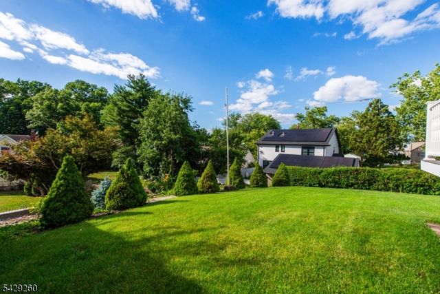 59 Hooyman Dr, Clifton City, NJ 07013