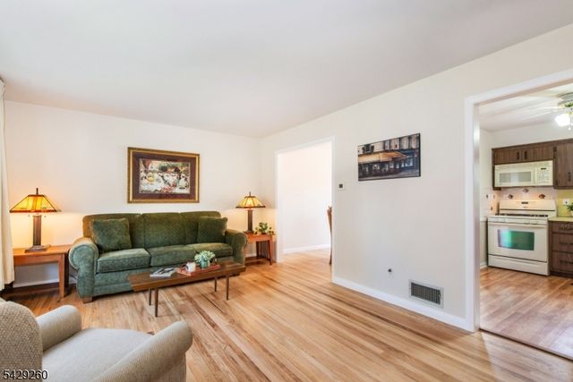 59 Hooyman Dr, Clifton City, NJ 07013