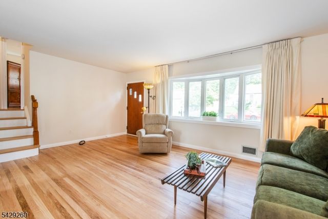 59 Hooyman Dr, Clifton City, NJ 07013