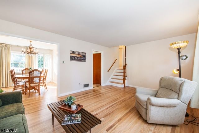59 Hooyman Dr, Clifton City, NJ 07013