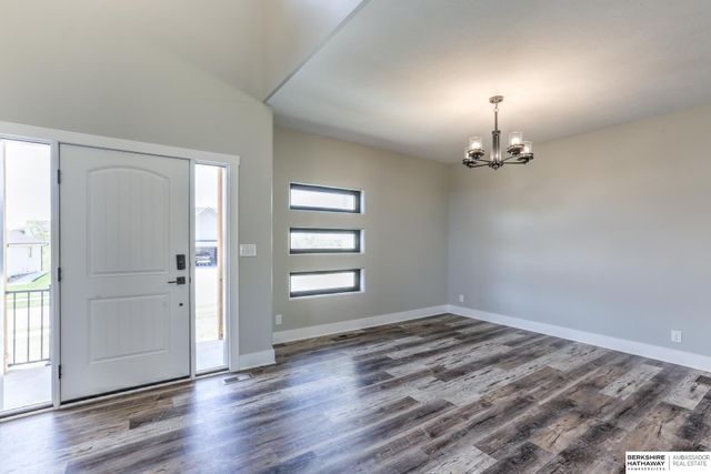 8215 N 166 Street, Bennington, NE 68007