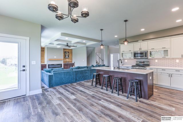 8215 N 166 Street, Bennington, NE 68007