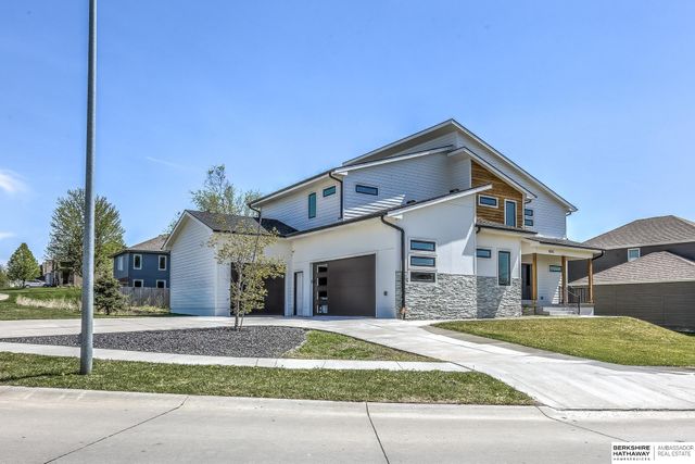 8215 N 166 Street, Bennington, NE 68007