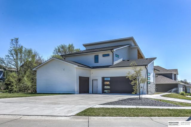 8215 N 166 Street, Bennington, NE 68007