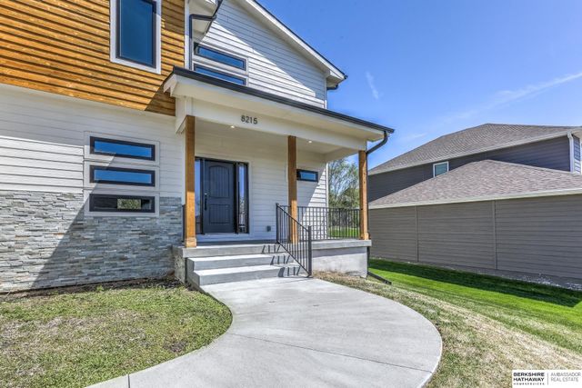 8215 N 166 Street, Bennington, NE 68007