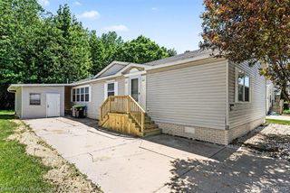 45822 Bonaventure Dr, Macomb, MI 48044