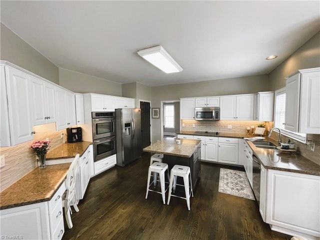 6050 Charring Drive, Kernersville, NC 27284