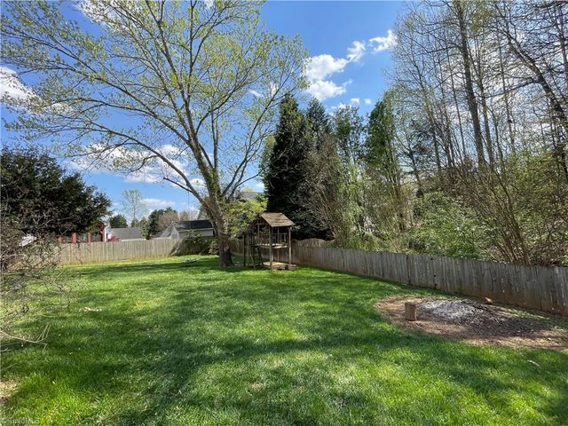 6050 Charring Drive, Kernersville, NC 27284