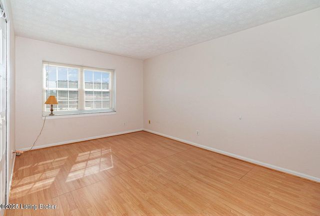 312 EL CONQUISTADOR Pl 312, Louisville, KY 40220