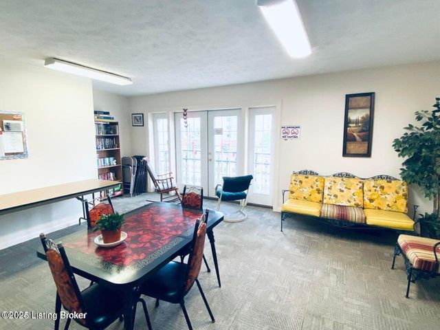 312 EL CONQUISTADOR Pl 312, Louisville, KY 40220