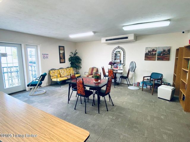 312 EL CONQUISTADOR Pl 312, Louisville, KY 40220