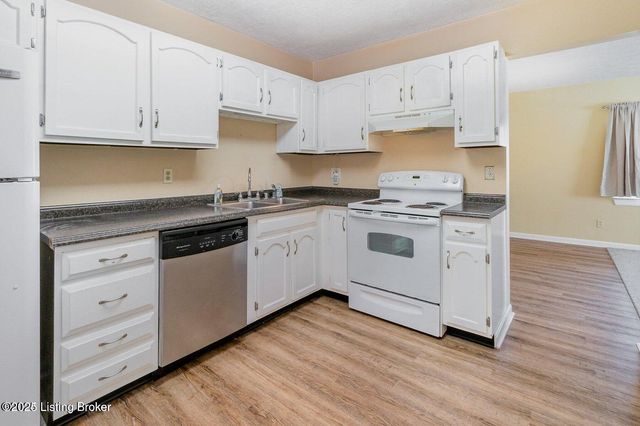 312 EL CONQUISTADOR Pl 312, Louisville, KY 40220