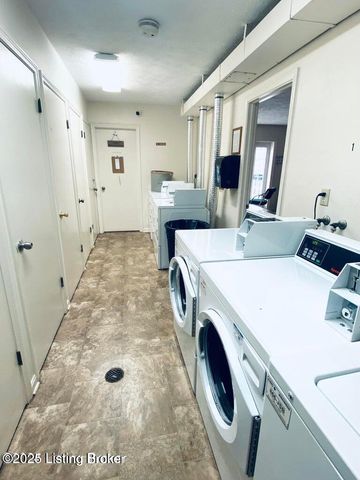 312 EL CONQUISTADOR Pl 312, Louisville, KY 40220