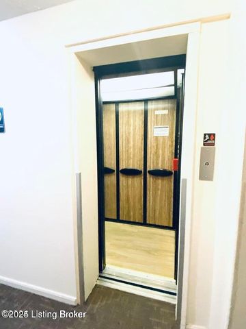 312 EL CONQUISTADOR Pl 312, Louisville, KY 40220