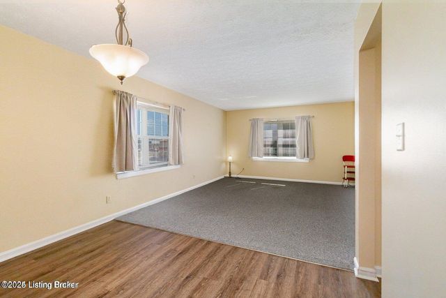 312 EL CONQUISTADOR Pl 312, Louisville, KY 40220