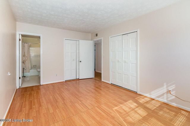 312 EL CONQUISTADOR Pl 312, Louisville, KY 40220