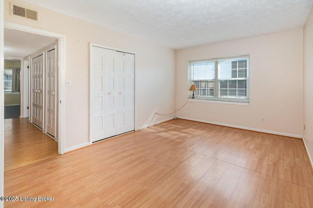 312 EL CONQUISTADOR Pl 312, Louisville, KY 40220