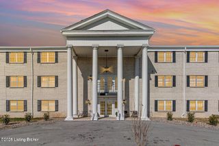 312 EL CONQUISTADOR Pl 312, Louisville, KY 40220