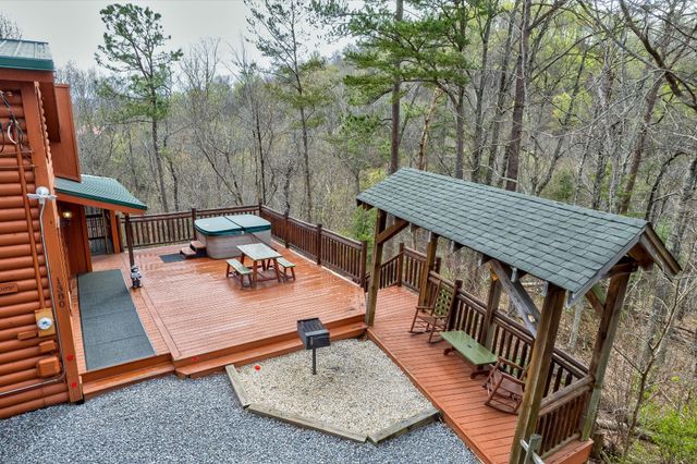 1380 Cupid Way, Sevierville, TN 37876
