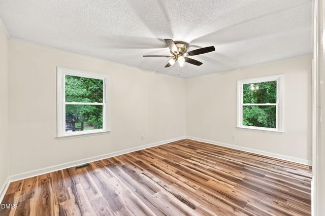 2912 Oxford Road, Henderson, NC 27536