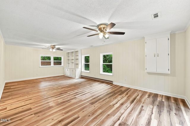 2912 Oxford Road, Henderson, NC 27536