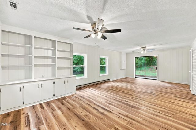 2912 Oxford Road, Henderson, NC 27536