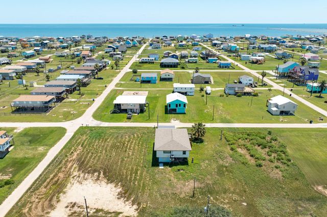 910 Monument Drive, Surfside Beach, TX 77541