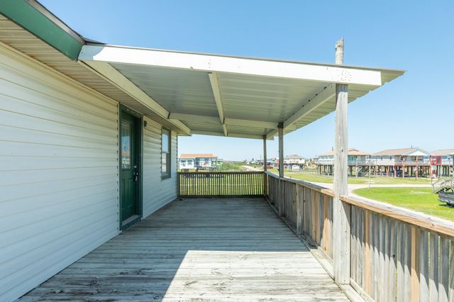 910 Monument Drive, Surfside Beach, TX 77541