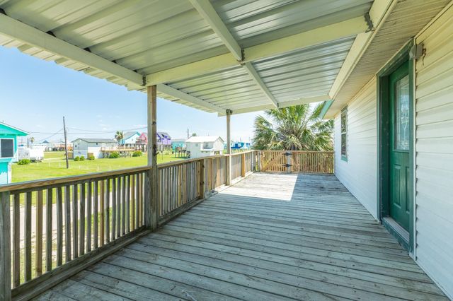 910 Monument Drive, Surfside Beach, TX 77541
