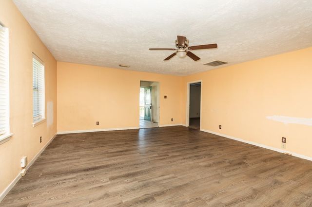 910 Monument Drive, Surfside Beach, TX 77541