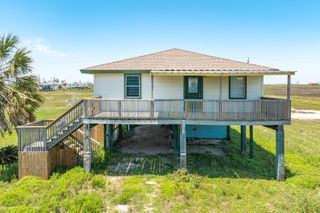 910 Monument Drive, Surfside Beach, TX 77541